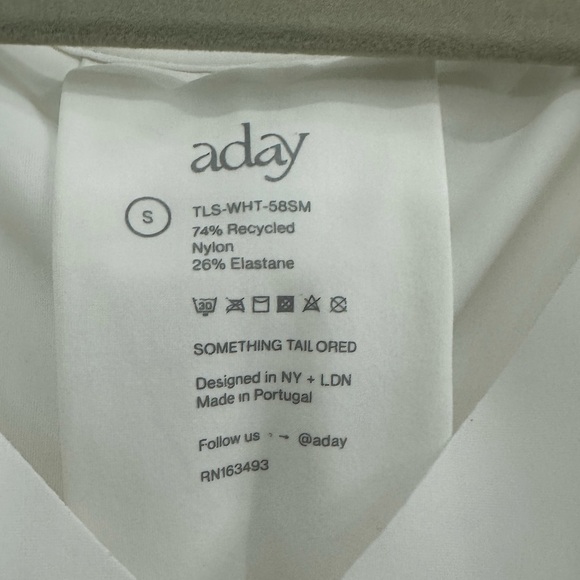 ADAY Something Tailored Small Classic White V-Neck top Capsule Wardrobe - Picture 7 of 16